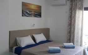 P.L Hermes Studios & Apartments